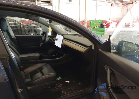 2021 Tesla Model Y Long Range Dual Motor All-Wheel Drive z USA, uszkodzony, nr VIN 5YJYGDEE5MF099836